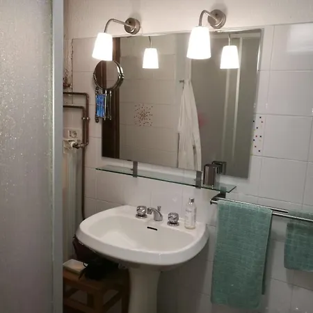 In Derby La Salle Ground Floor Apartament *